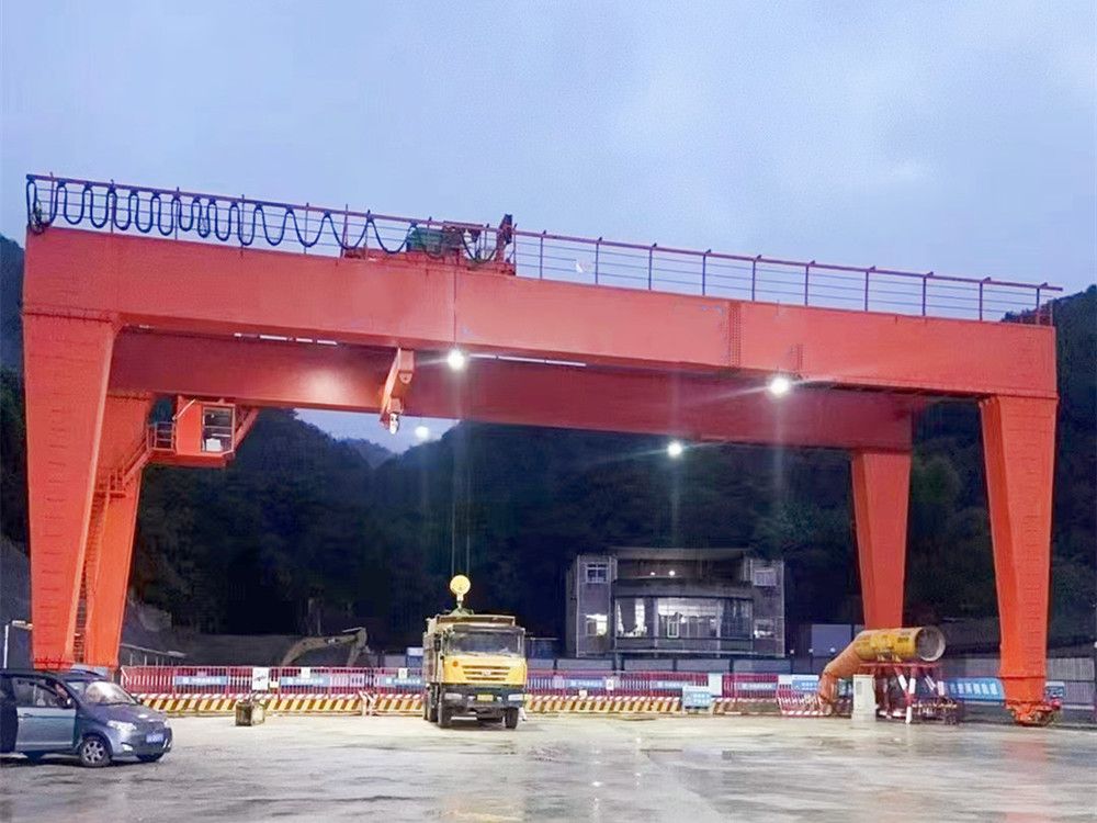 南京龍門吊廠家、電動雙主梁門式起重機(jī)型號、參數(shù)、價格