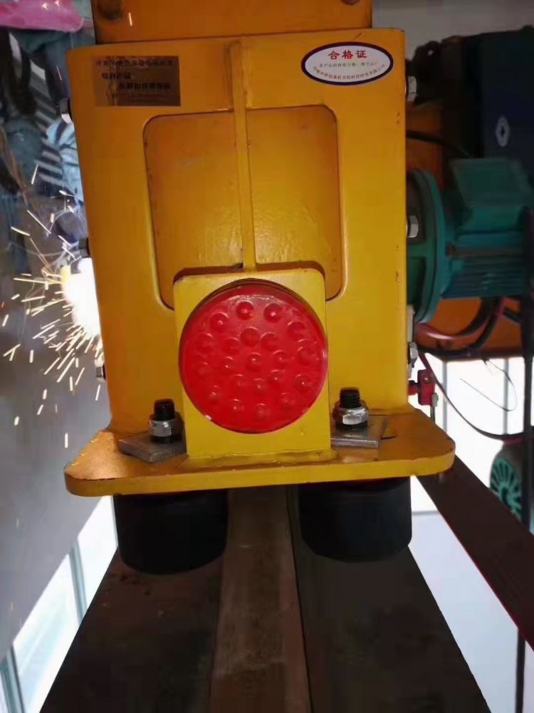 起重機(jī)防脫軌器、起重機(jī)防啃軌裝置