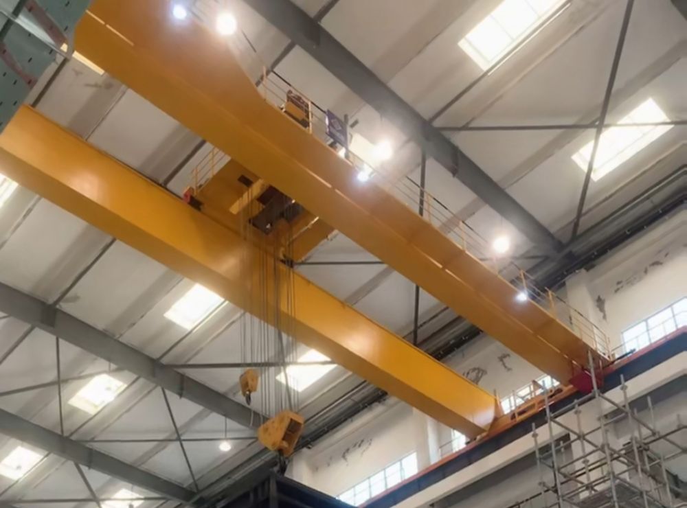 歐式雙梁天車、QD新型吊鉤橋式起重機(jī)