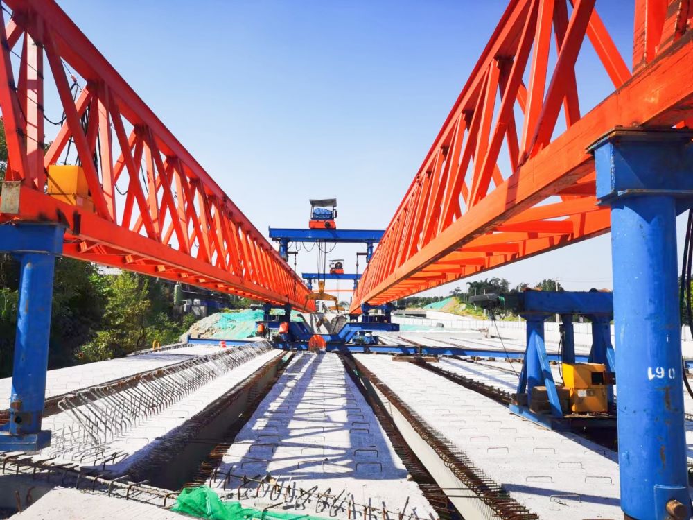 架橋機(jī)、提梁機(jī)生產(chǎn)制造廠家提供安裝調(diào)試、搬遷移裝、租賃回收