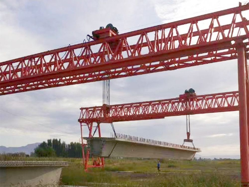 梁場(chǎng)龍門(mén)吊、提梁機(jī)、提梁門(mén)式起重機(jī)、架橋龍門(mén)吊廠家銷(xiāo)售、安裝維修