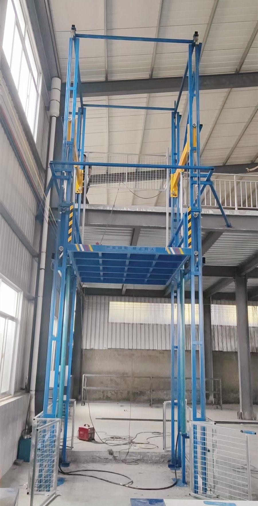 惠州市升降機(jī)、導(dǎo)軌式液壓升降貨梯、鏈條液壓升降平臺(tái)廠家銷售