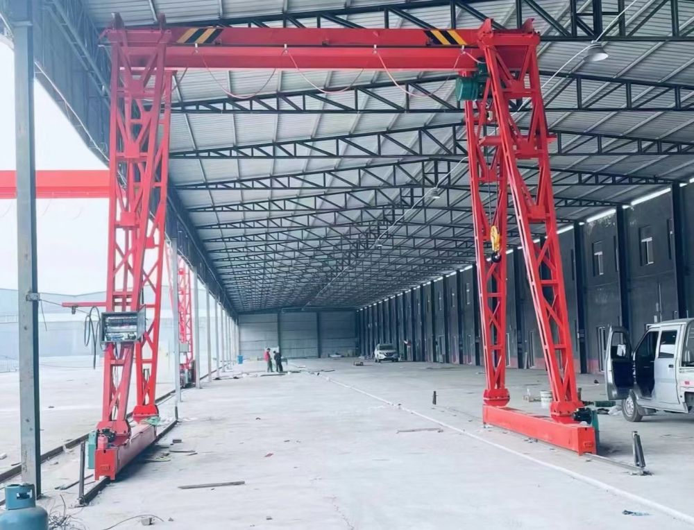 電動(dòng)單梁桁架門式起重機(jī)、花架龍門吊(上包下花）)