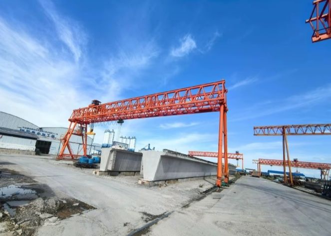 信陽(yáng)龍門(mén)吊、制梁場(chǎng)門(mén)式起重機(jī)制造、出租租賃、安裝維修