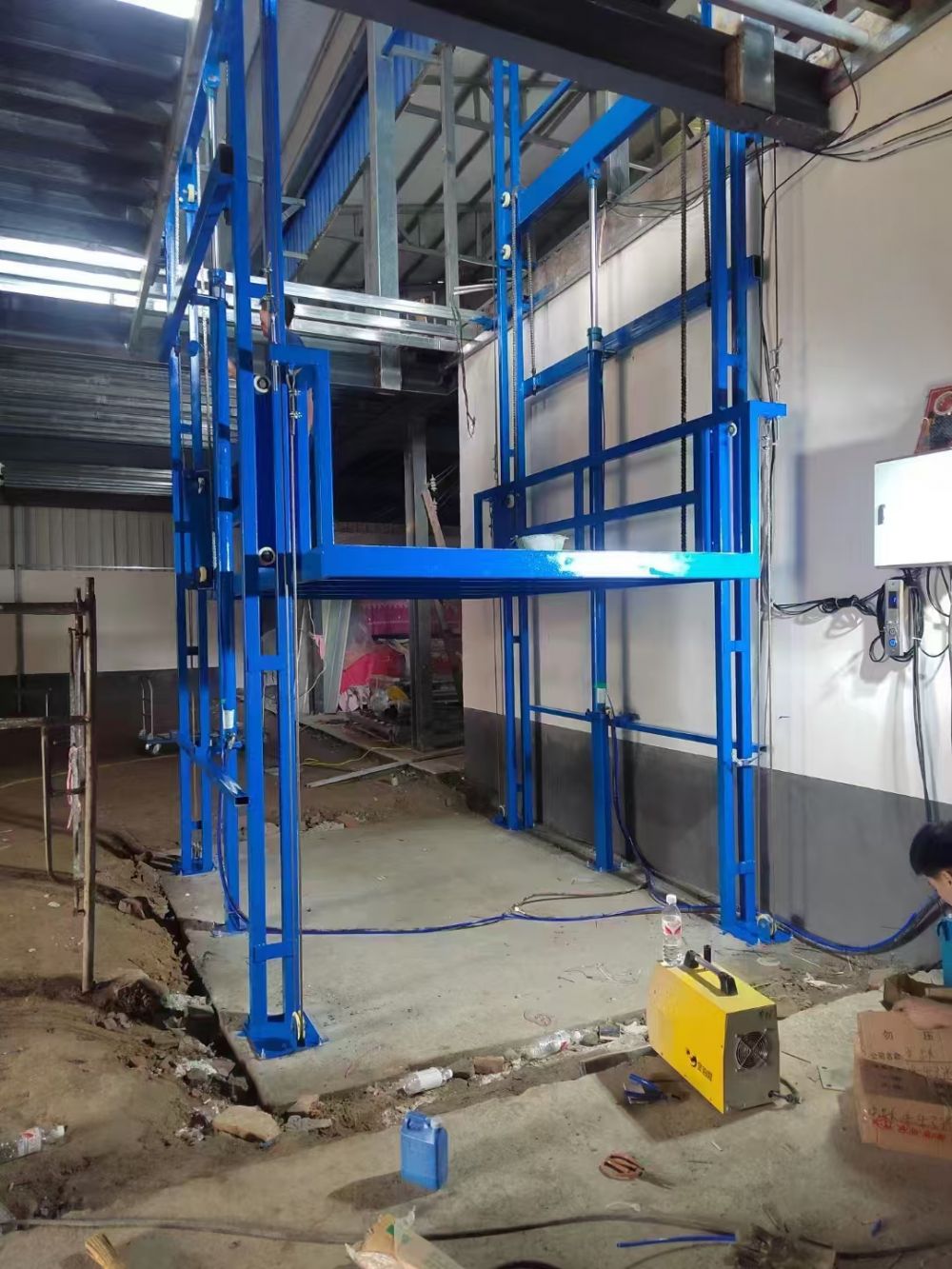 運(yùn)城升降平臺(tái)機(jī)械、鏈條導(dǎo)軌式液壓升降機(jī)、載貨平臺(tái)