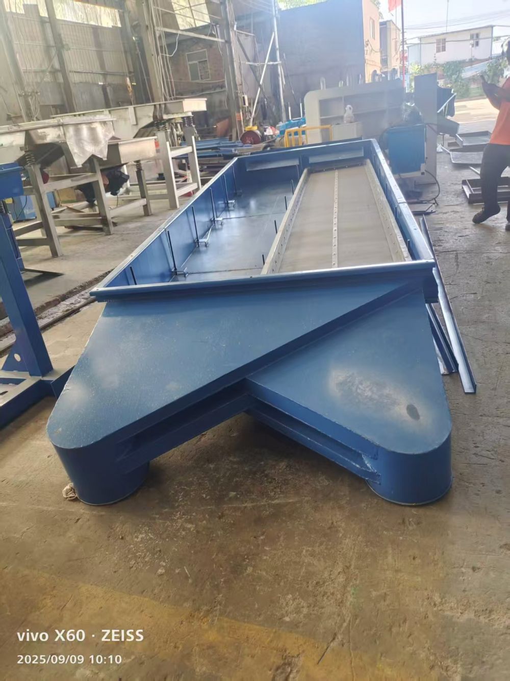 鵬發(fā)機(jī)械定制砂石不銹鋼直線篩設(shè)備 