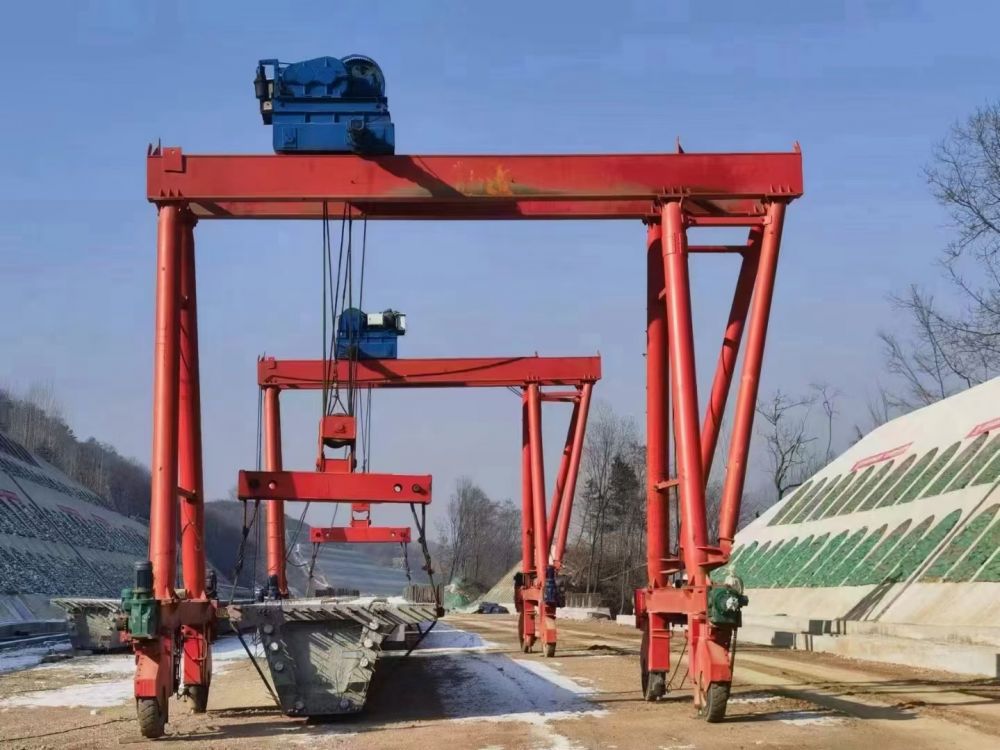 廣東提梁機、移梁機、輪胎式自行走門式起重機