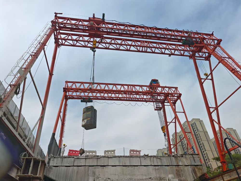 西安龍門吊、工程門機(jī)、提梁機(jī)龍門吊