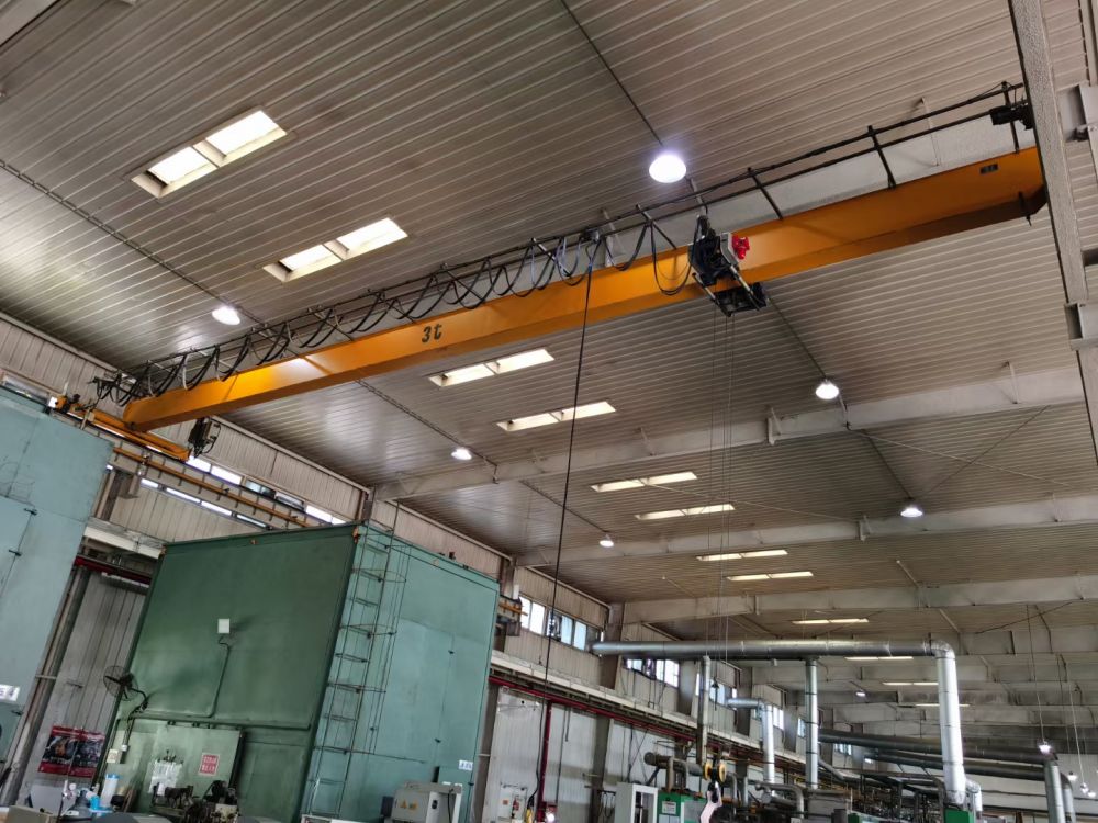 歐式起重機(jī)、歐式新型橋式起重機(jī)、歐式天車、吊機(jī)