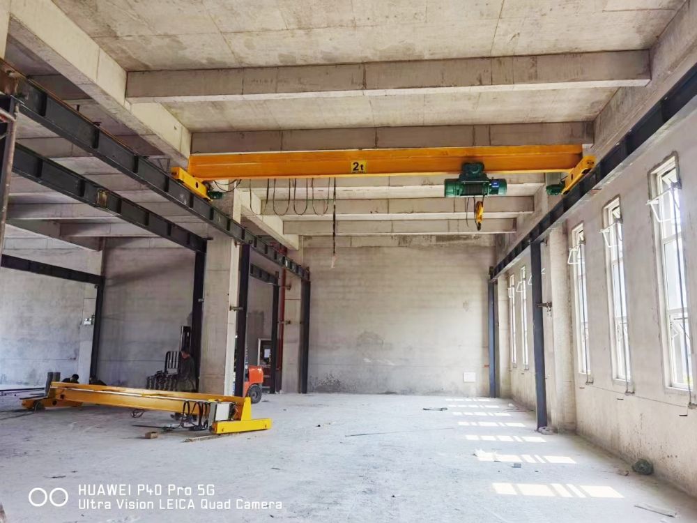 簡(jiǎn)易電動(dòng)單梁起重機(jī)、非標(biāo)起重機(jī)、起重機(jī)現(xiàn)場(chǎng)制作