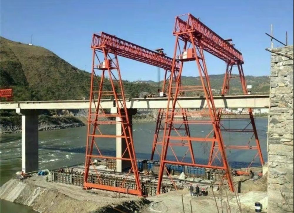 江蘇龍門吊、南通提梁機(jī)、路橋門機(jī)租賃廠家服務(wù)