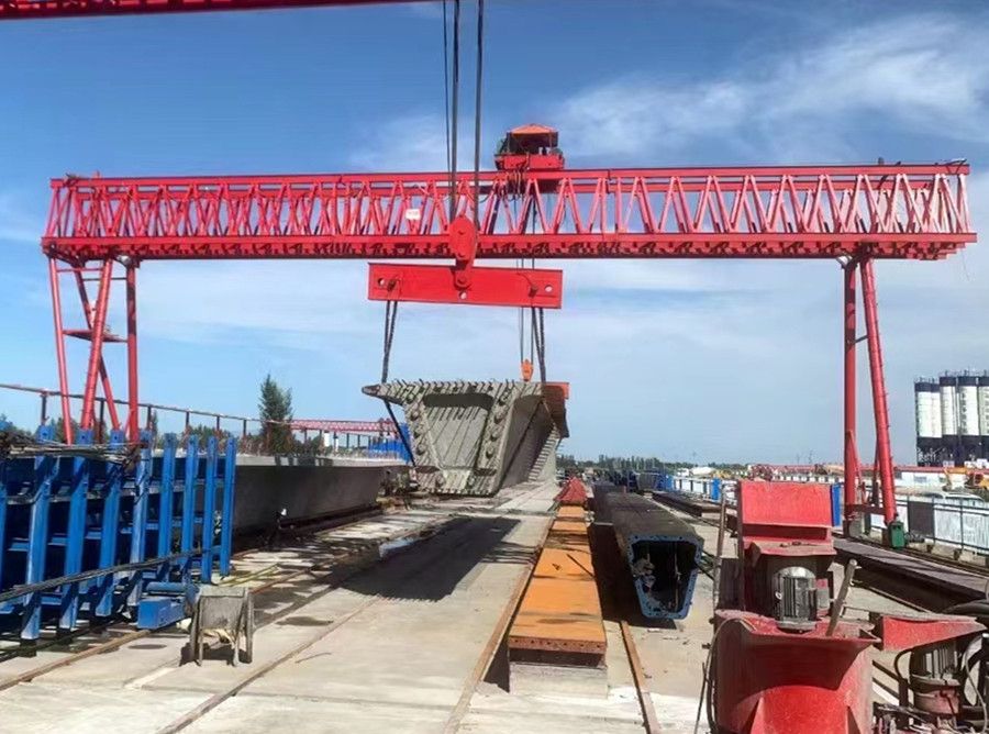 伊犁門式起重機(jī)、龍門吊廠家承接安裝拆卸、維修工程