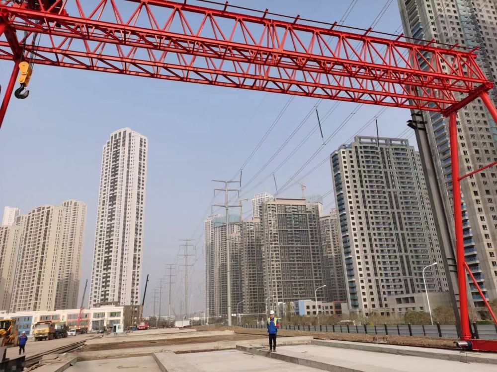 泉州工程龍門吊、提梁機、MG型電動雙梁門式起重機廠家銷售