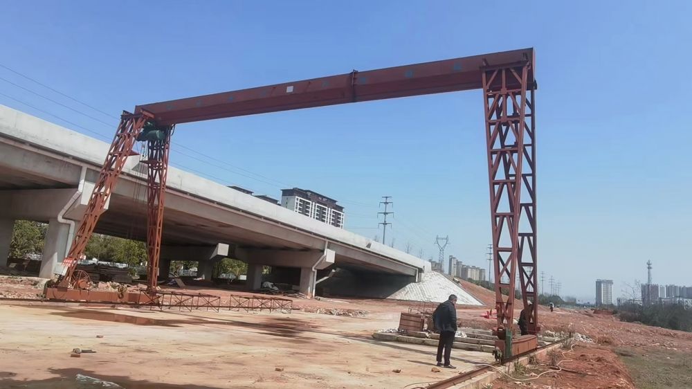 江蘇泰州龍門吊、MH型電動單梁門式起重機