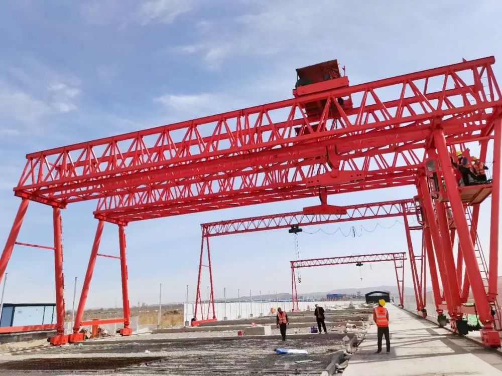 路橋門機(jī)、提梁機(jī)、梁場(chǎng)龍門吊、雙梁門式起重機(jī)設(shè)計(jì)制造、安裝維修