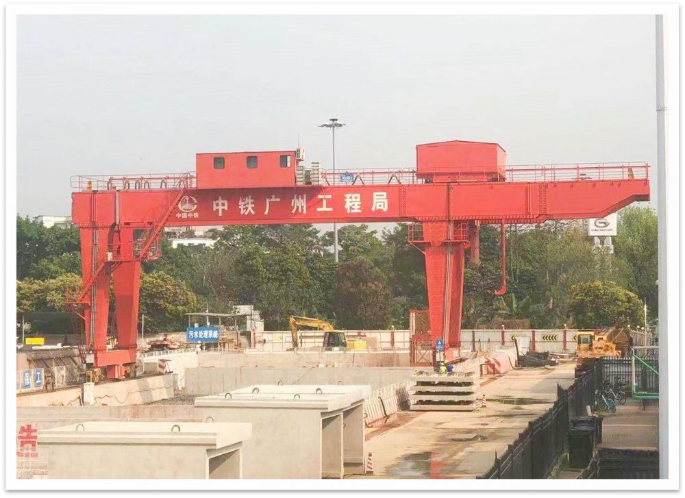 中鐵廣州局地鐵出土雙梁門機
