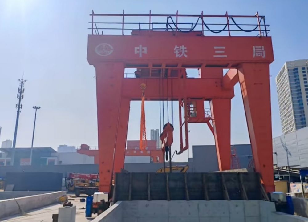 天津地鐵出渣機(jī)、地鐵出渣門式起重機(jī)、出渣龍門吊租賃