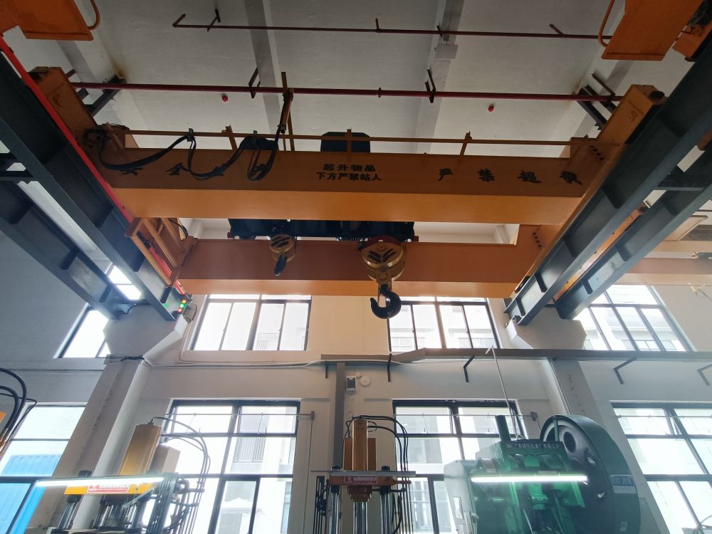 LH型電動葫蘆橋式起重機、河南雙梁行車廠家報價